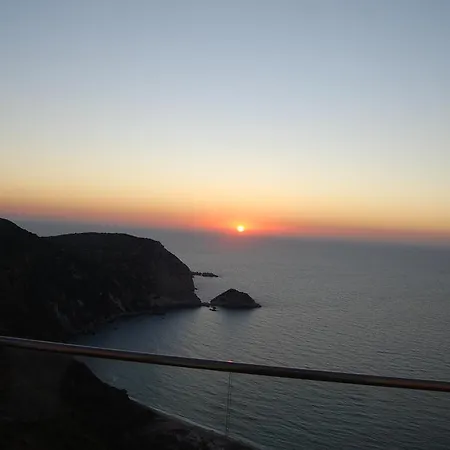 Elli's Luxury Houses Petani Beach Lägenhet